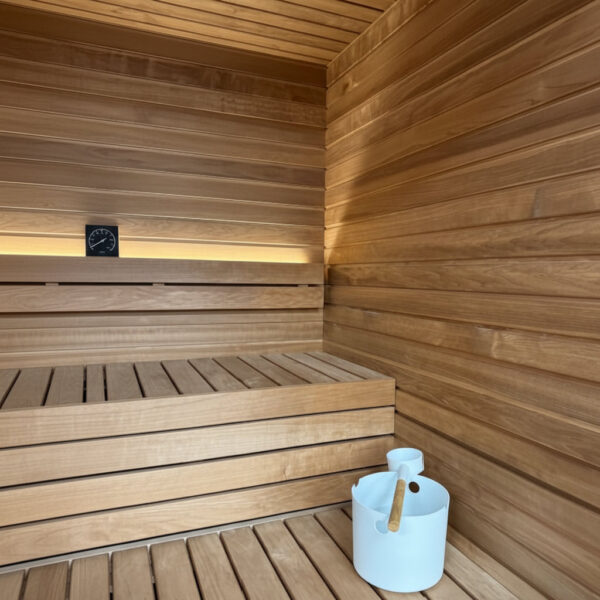 Mira L 5-Person Outdoor Traditional Luxury Sauna
