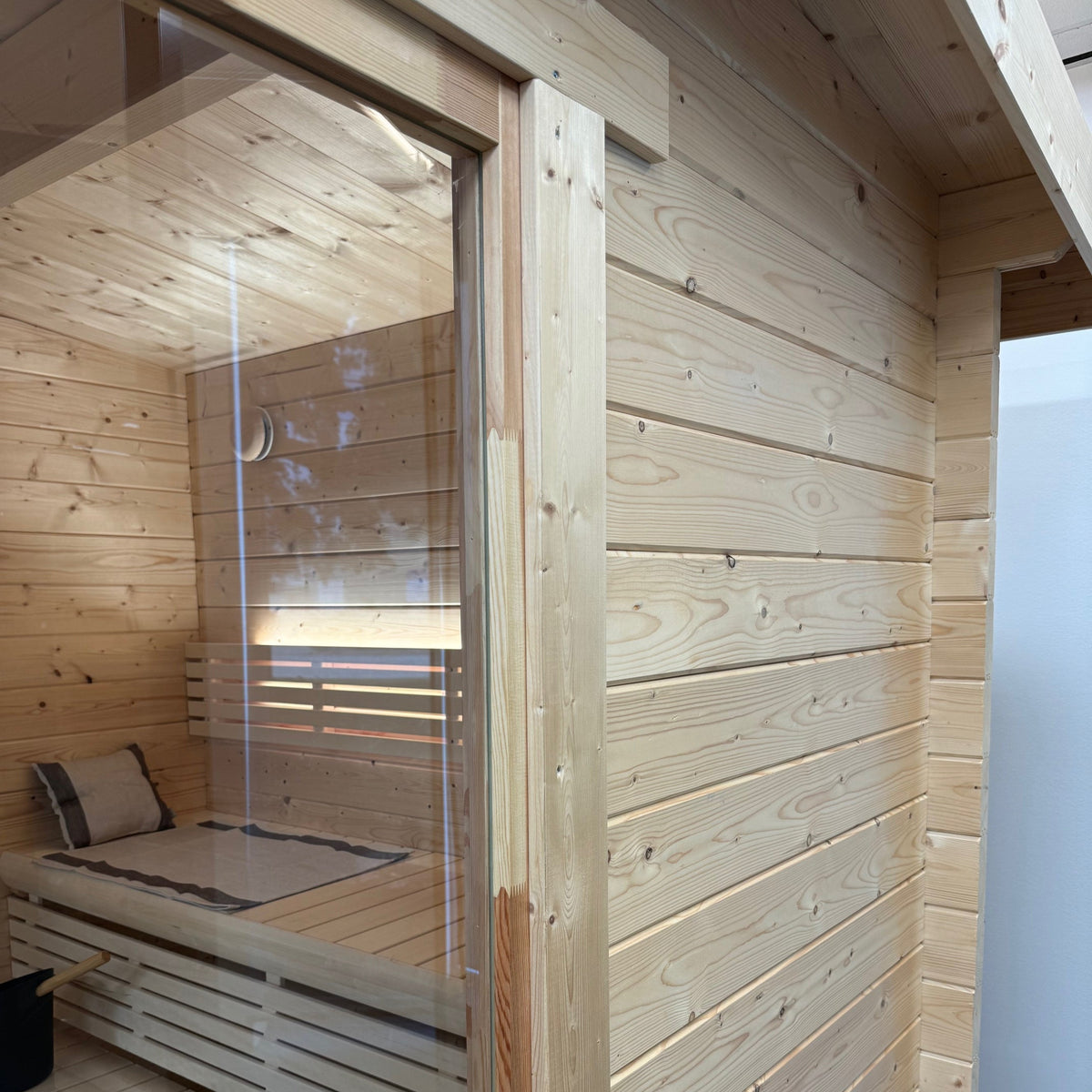 SaunaLife G4 Traditional Outdoor Sauna SaunaLife G4 Traditional Outdoor Sauna